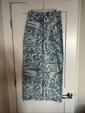 SHEIN Blue and White Swirl jeans, front and back pockets.  size medium.